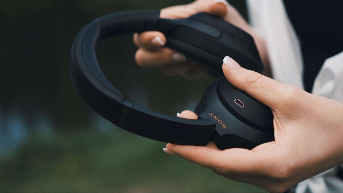 Read more about the article How to Reset Sony Wireless Headphones?